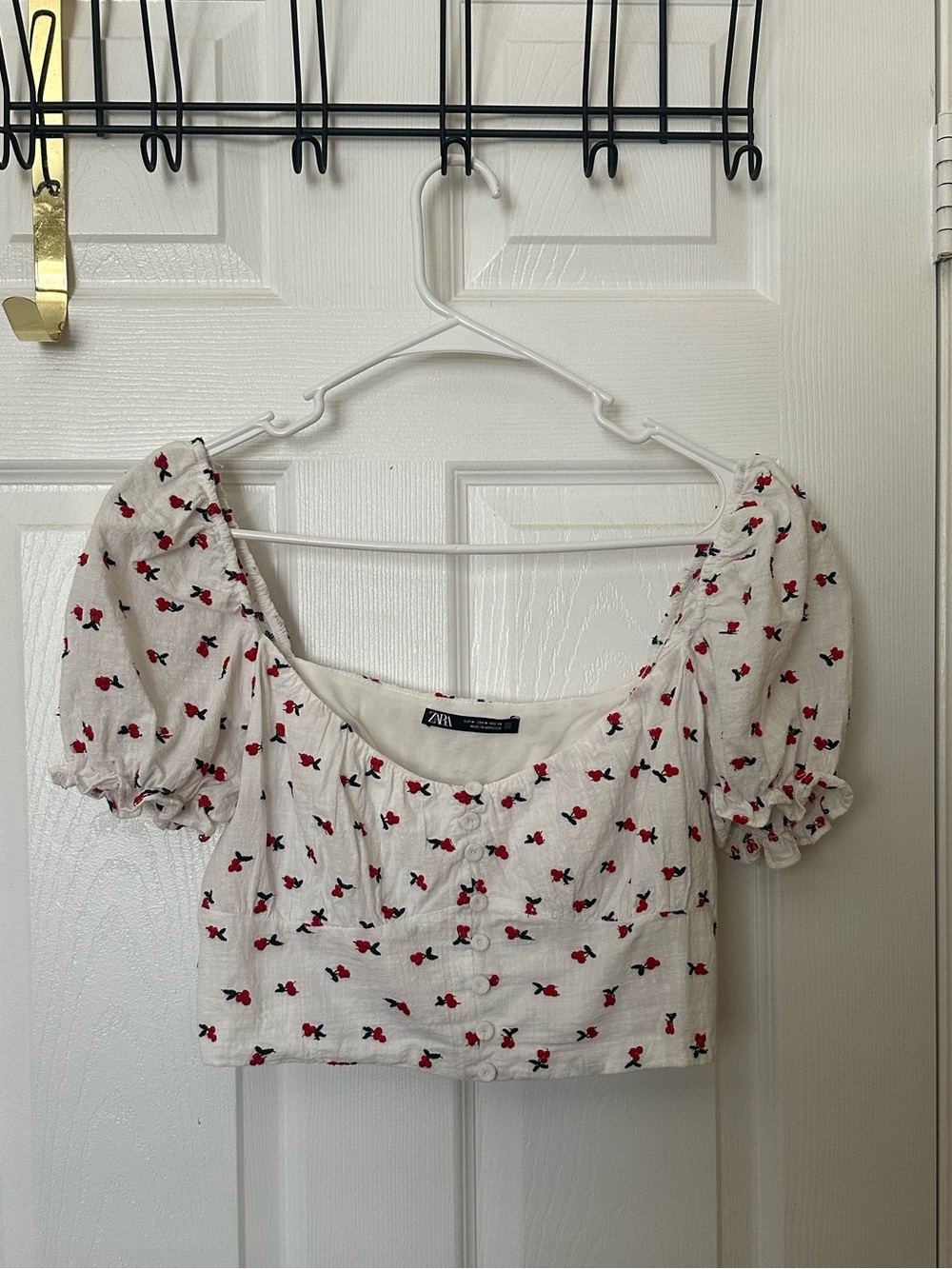 Zara White Crop Top with Red Flower Print and Puff Sleeves